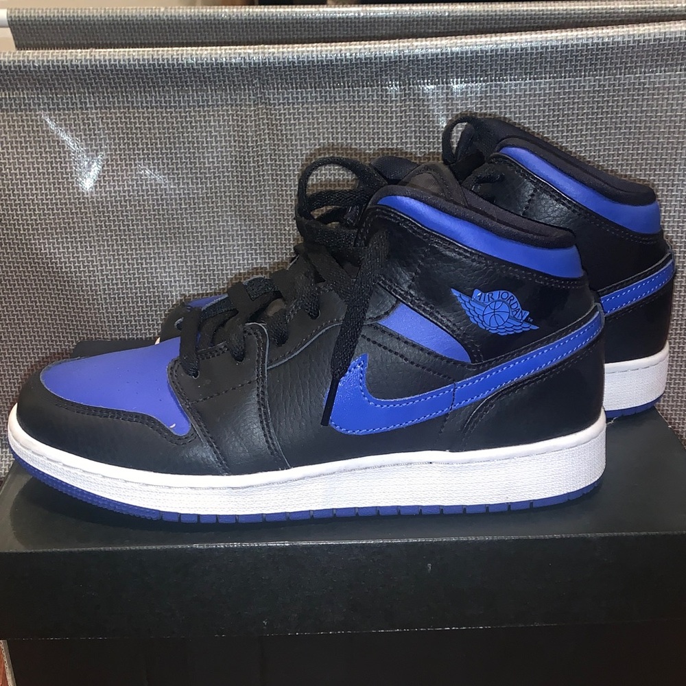Men's Black and Blue Sneakers